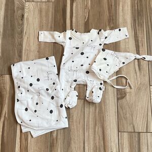 Neutral Baby Dot Print Baby Footie with Matching Hat & Blanket